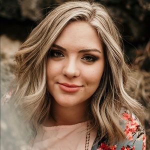 Meet your Posher, Elyse